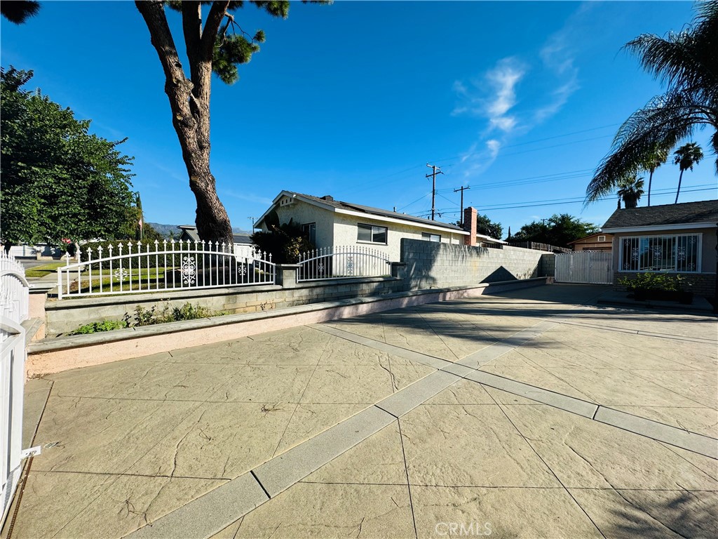 2358 Saunders Street