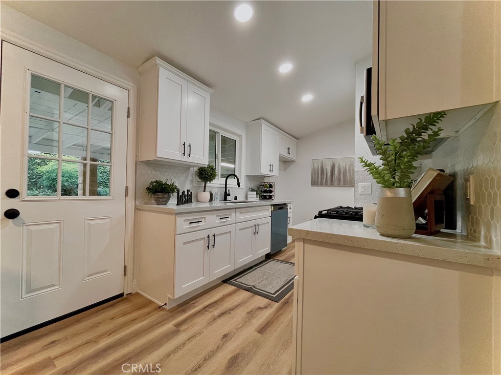 16328 Rochlen Street