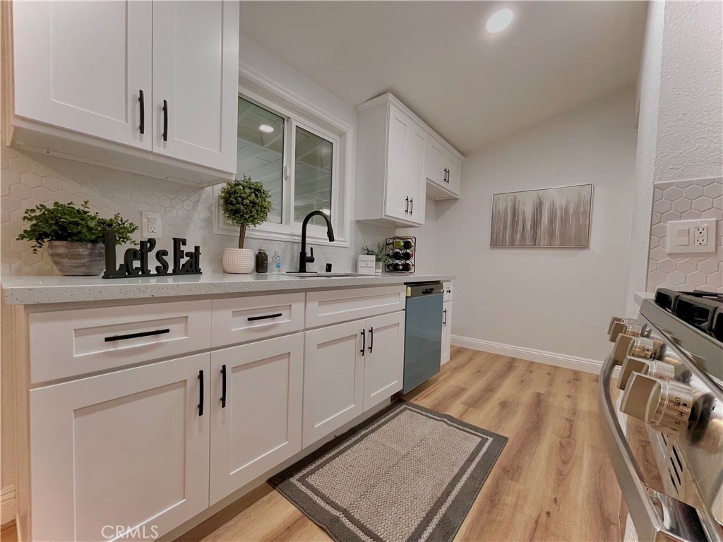 16328 Rochlen Street