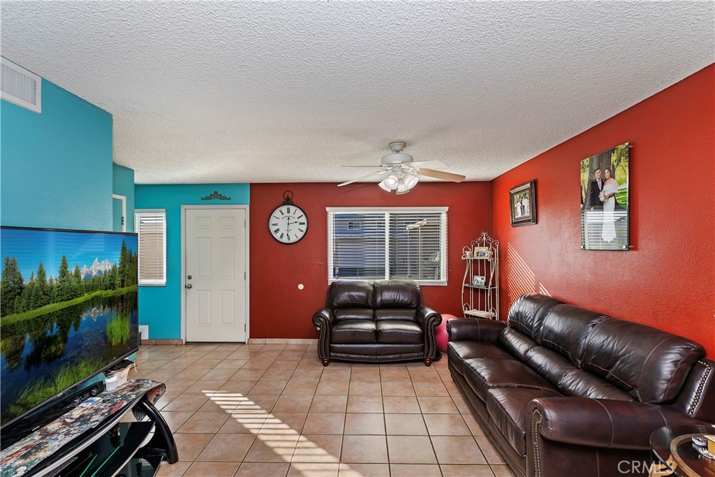 1404 N Elederberry