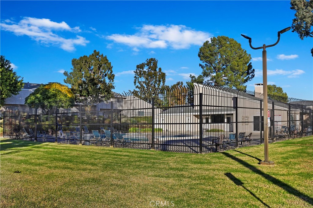 1404 N Elederberry