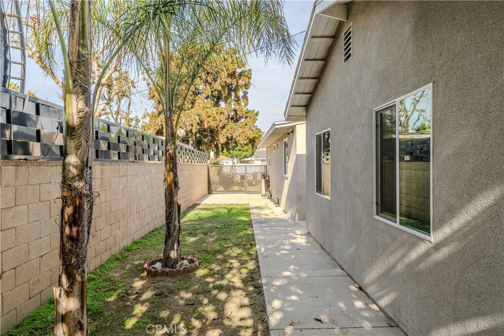 1918 W Palm Drive