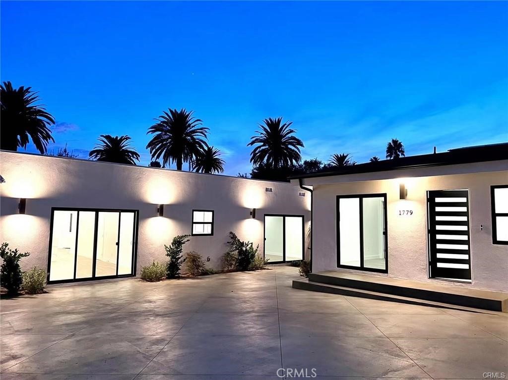 1779 Las Lunas Street