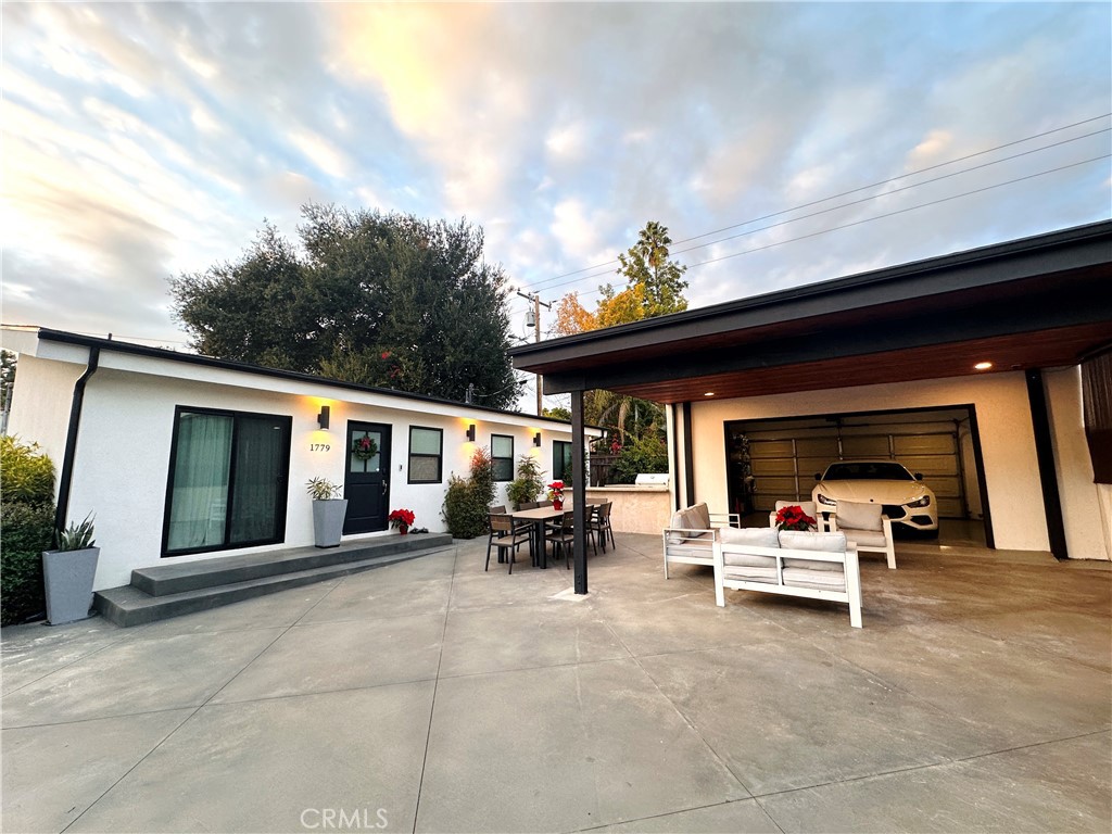 1779 Las Lunas Street