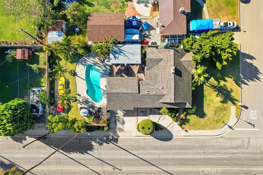 1338 E Thackery Avenue