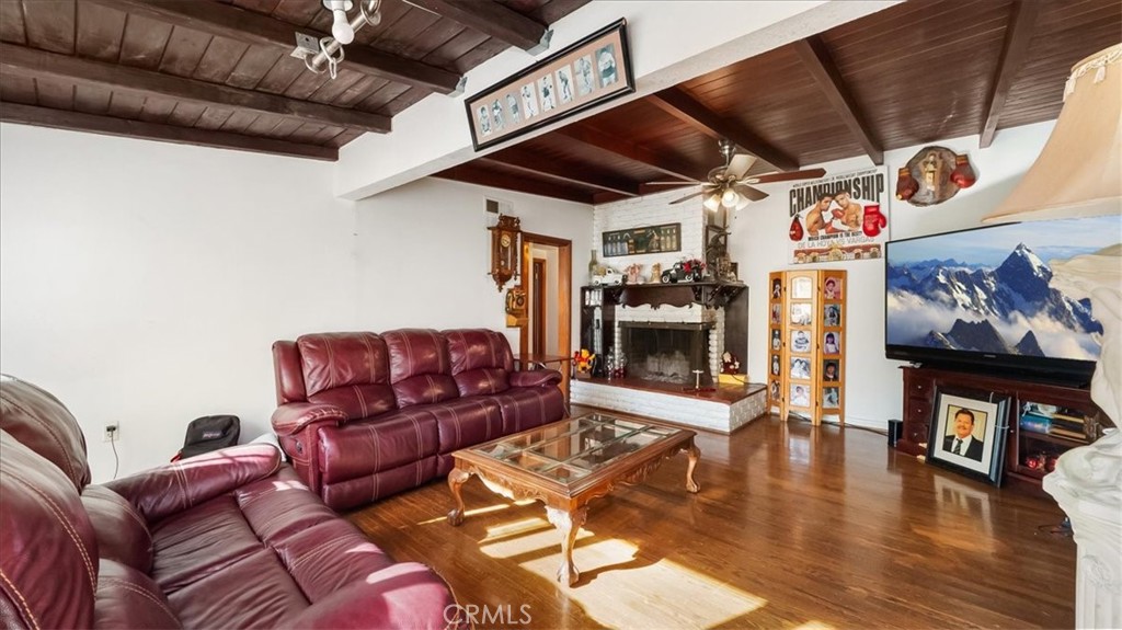 1338 E Thackery Avenue