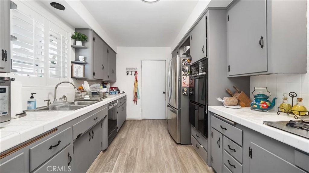 1338 E Thackery Avenue