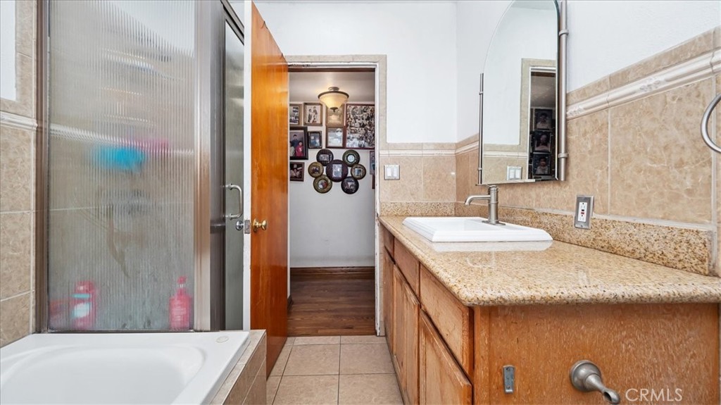 1338 E Thackery Avenue