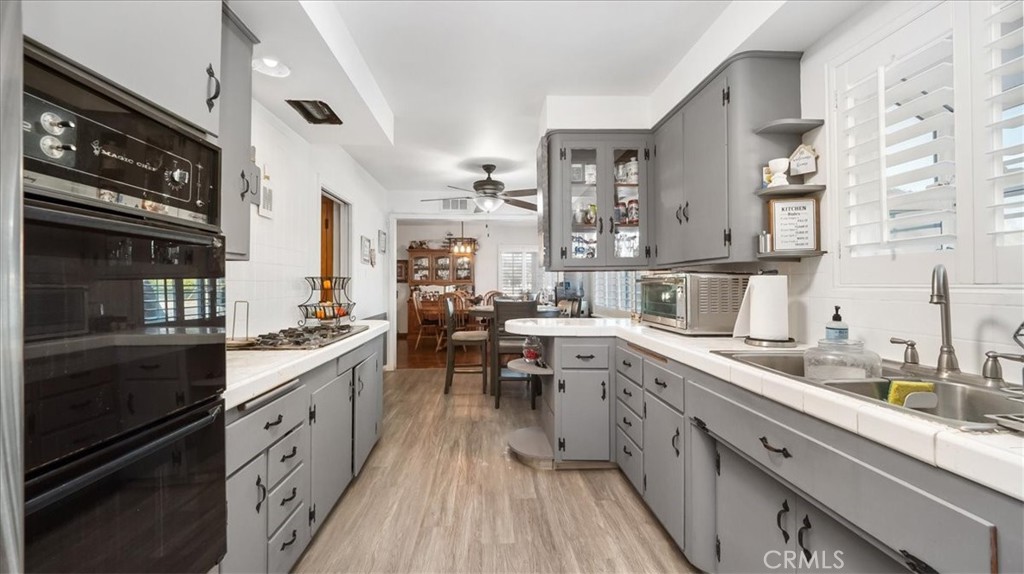 1338 E Thackery Avenue