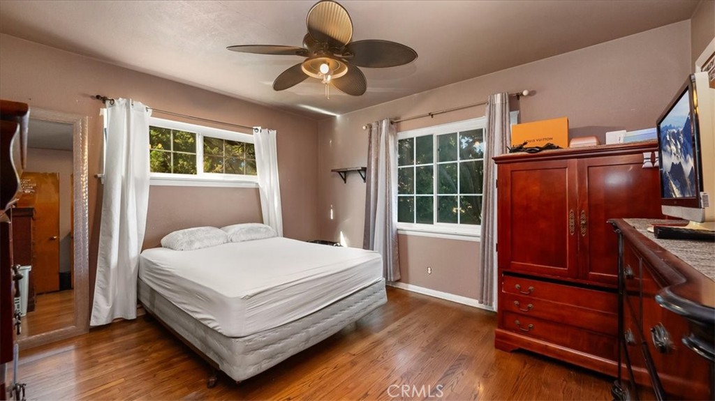 1338 E Thackery Avenue