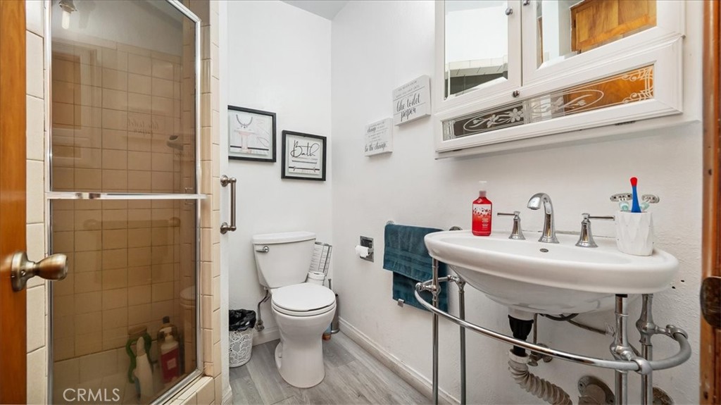 1338 E Thackery Avenue