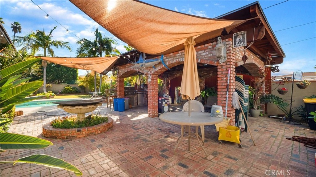 1338 E Thackery Avenue