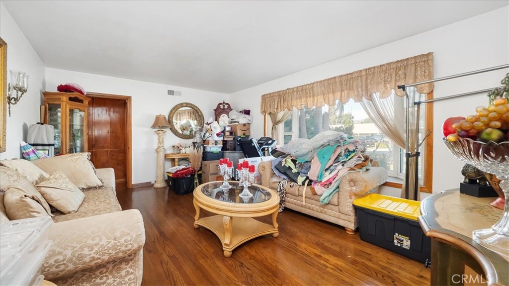 1338 E Thackery Avenue