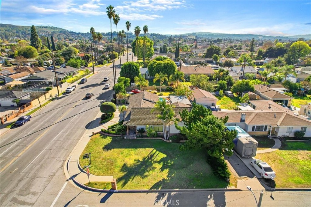 1338 E Thackery Avenue