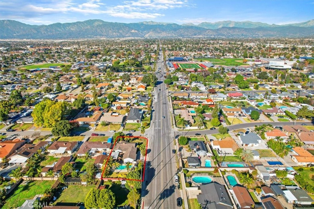 1338 E Thackery Avenue