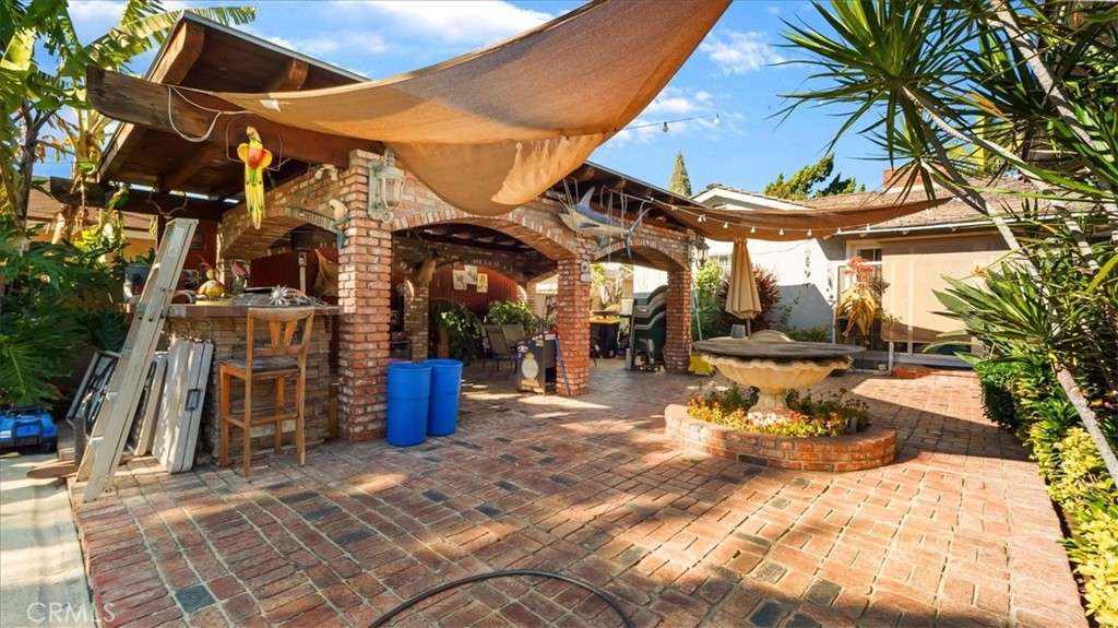 1338 E Thackery Avenue