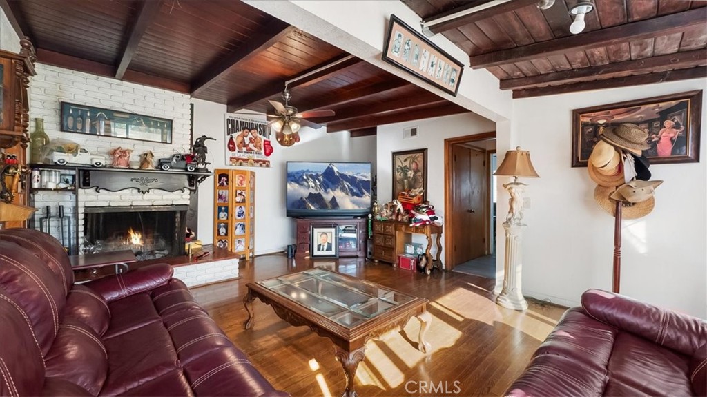 1338 E Thackery Avenue