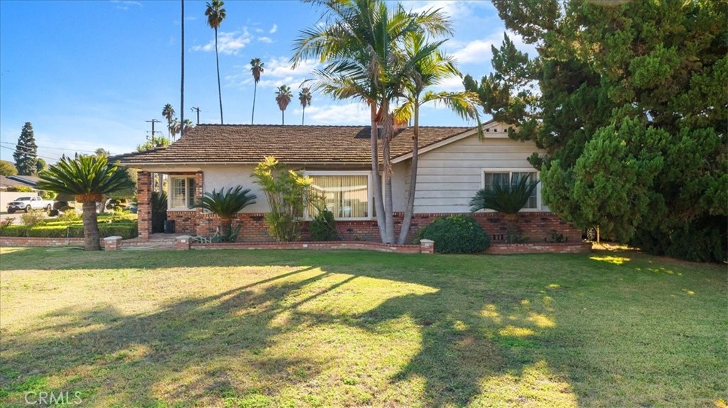 1338 E Thackery Avenue