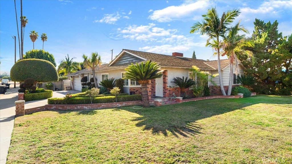 1338 E Thackery Avenue