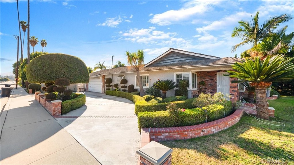 1338 E Thackery Avenue