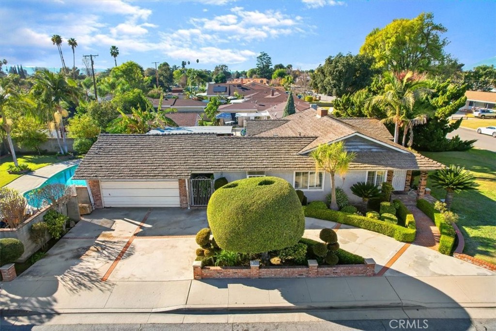 1338 E Thackery Avenue