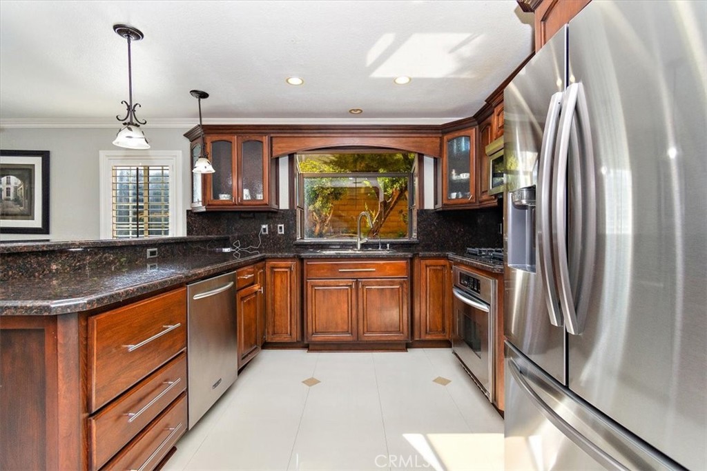 12 Rainbow Ridge Road