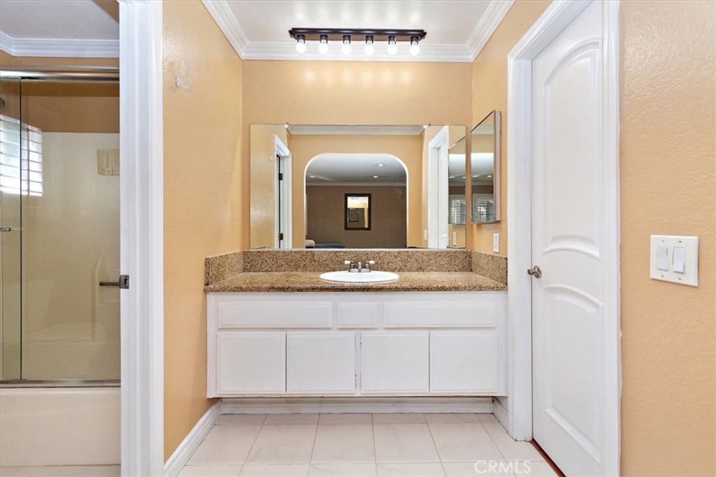 12 Rainbow Ridge Road