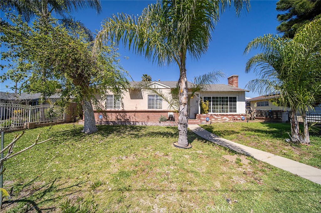 1497 E Kingsley Avenue