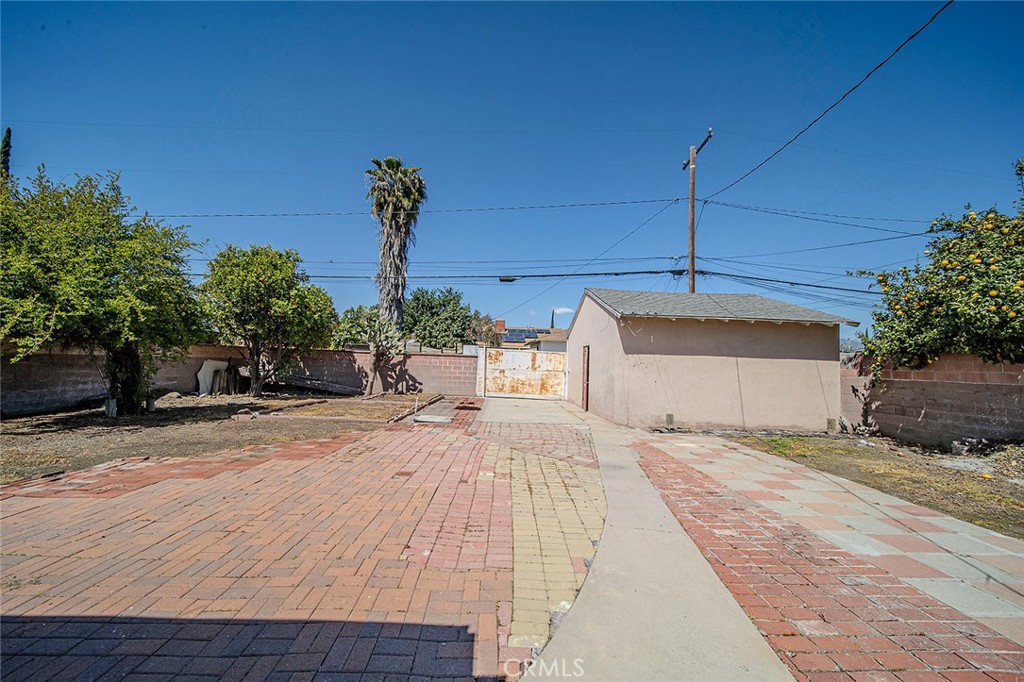 1497 E Kingsley Avenue