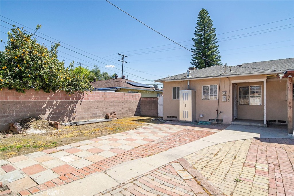 1497 E Kingsley Avenue