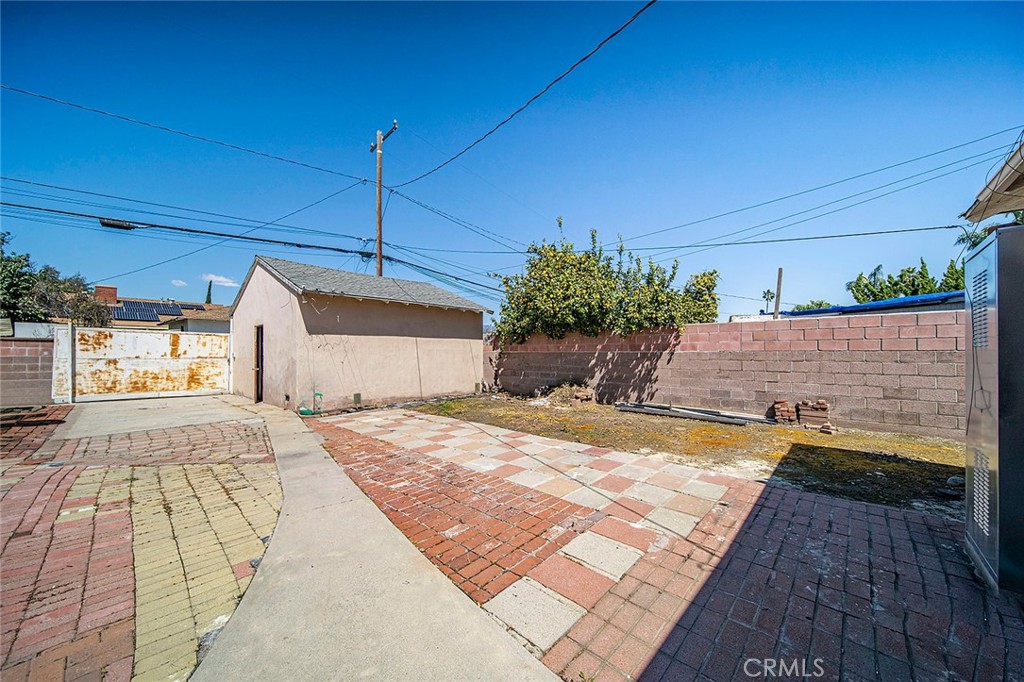 1497 E Kingsley Avenue