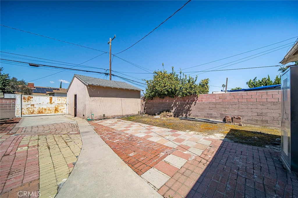 1497 E Kingsley Avenue