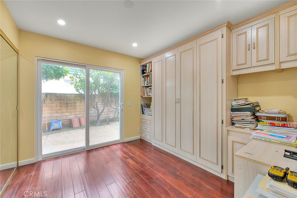 2842 Hollow Oak Court