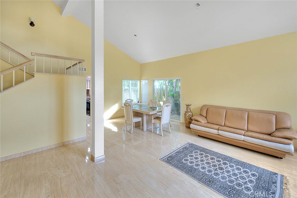 2842 Hollow Oak Court