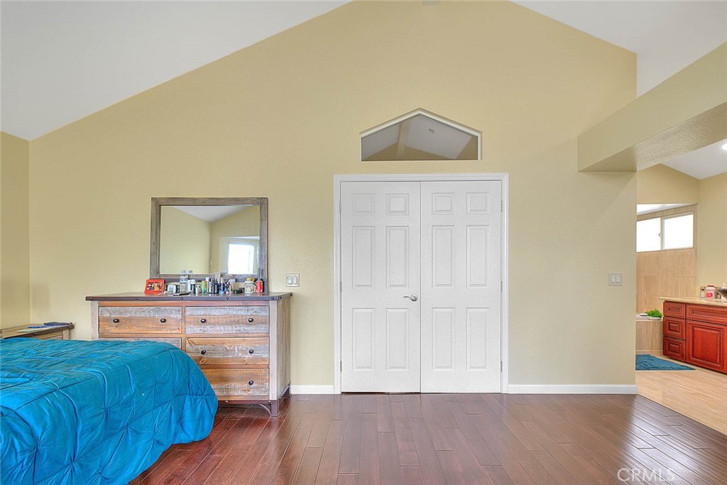 2842 Hollow Oak Court