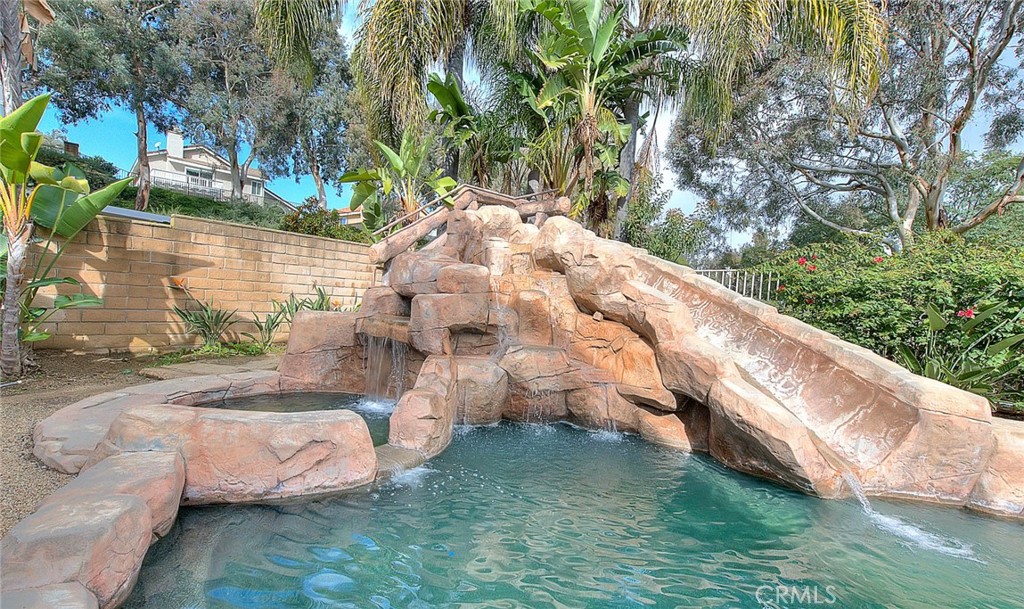 2842 Hollow Oak Court