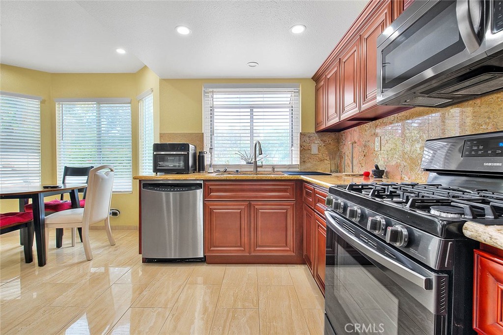 2842 Hollow Oak Court