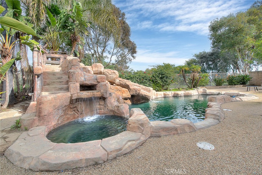 2842 Hollow Oak Court