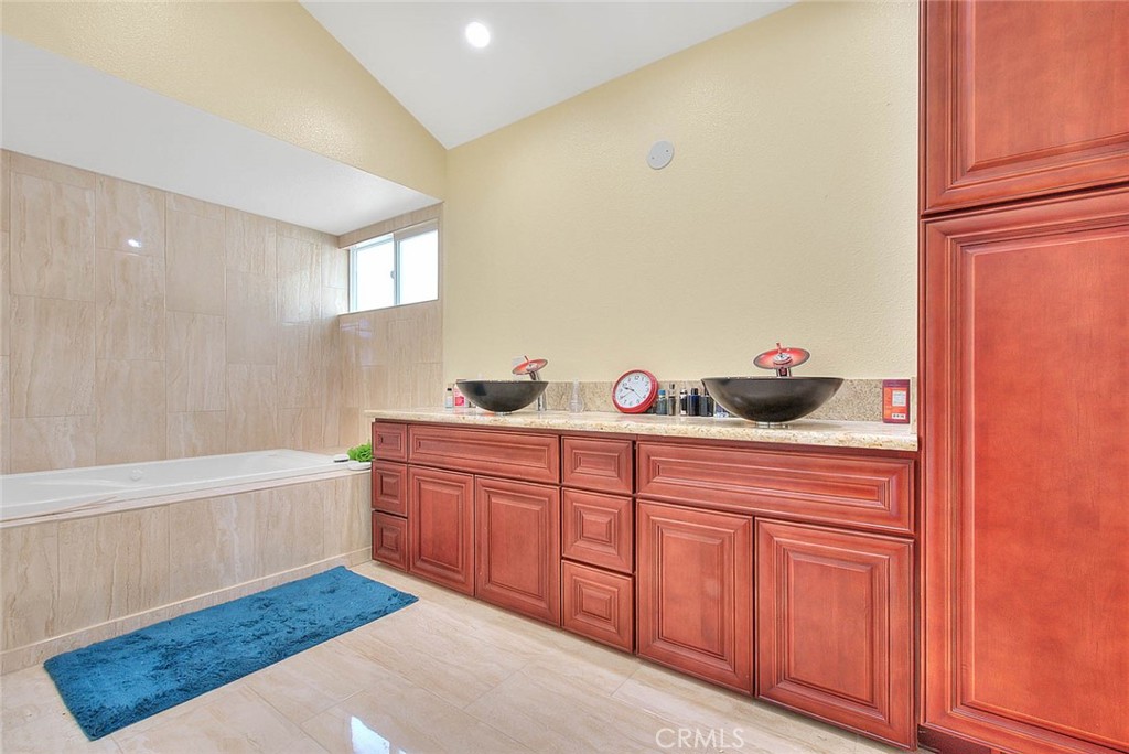 2842 Hollow Oak Court