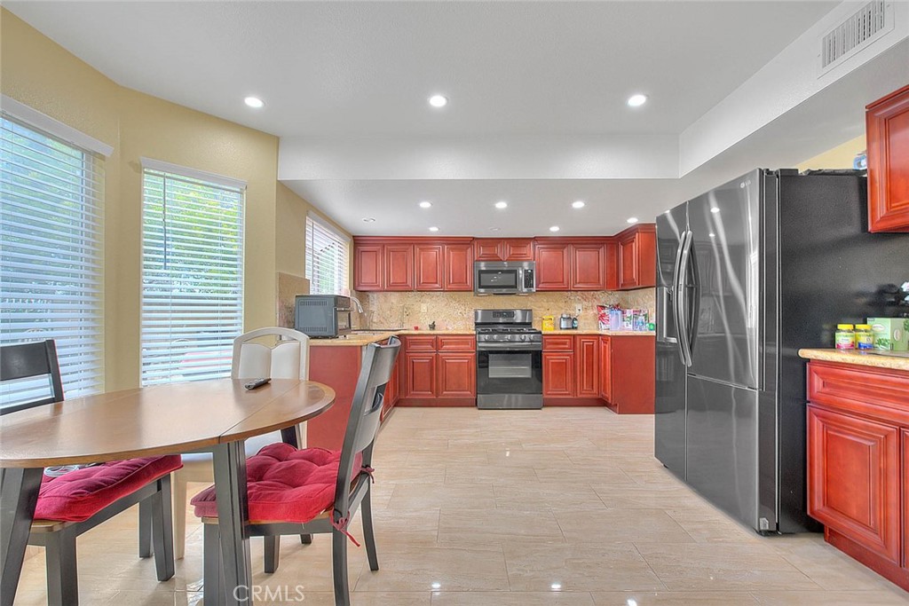 2842 Hollow Oak Court