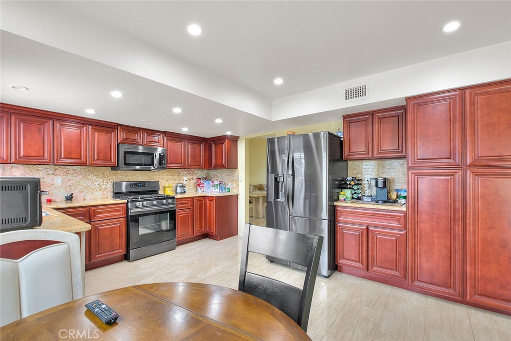 2842 Hollow Oak Court