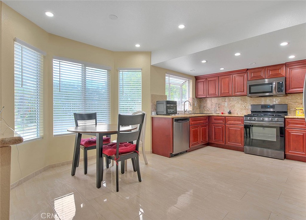 2842 Hollow Oak Court