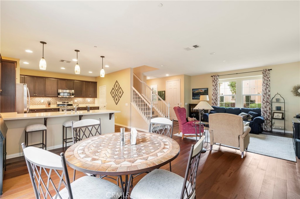 1312 N Hawthorne Way