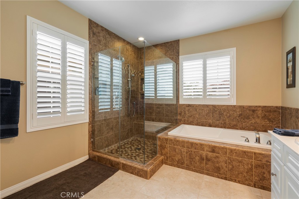 1312 N Hawthorne Way