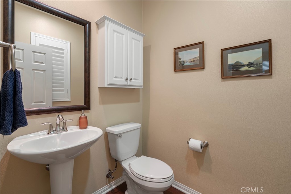 1312 N Hawthorne Way