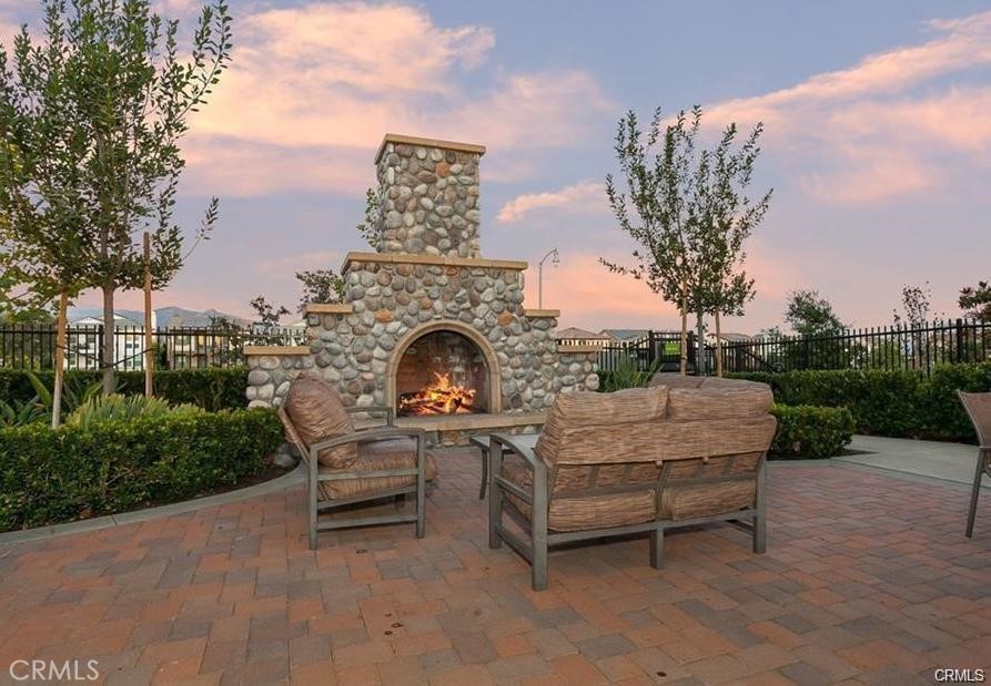 1312 N Hawthorne Way