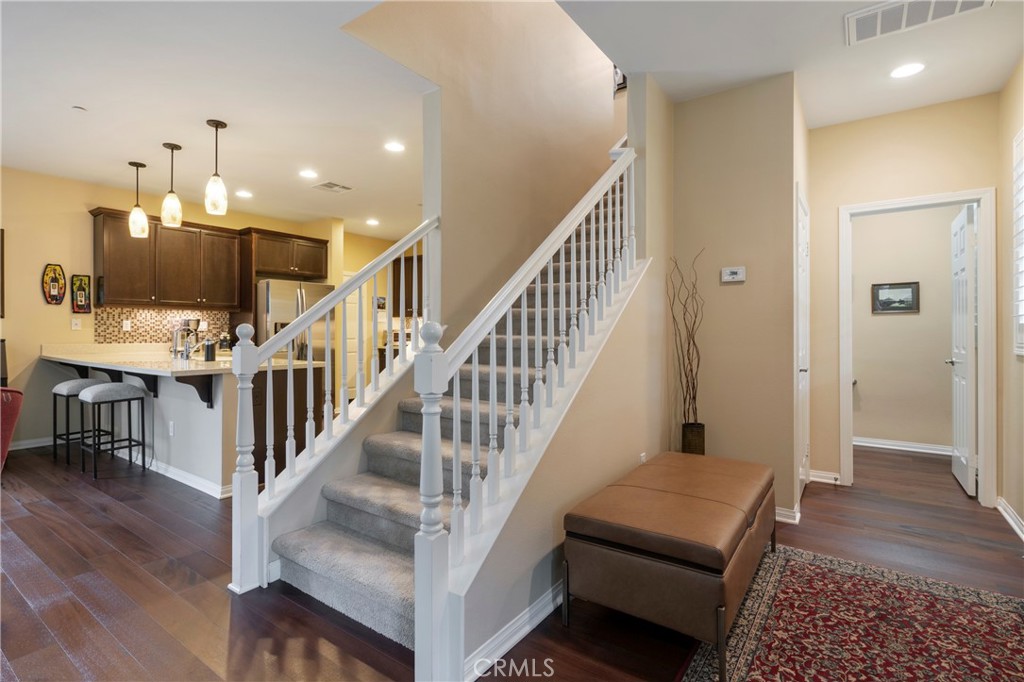 1312 N Hawthorne Way