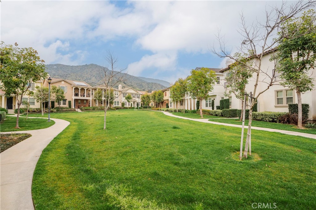 1312 N Hawthorne Way