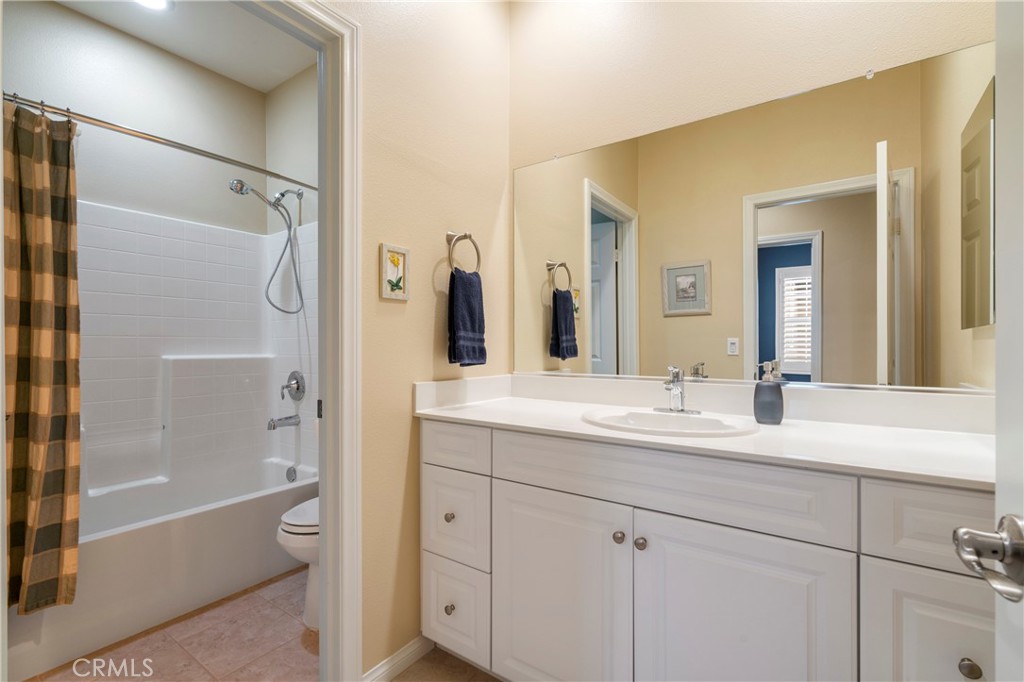 1312 N Hawthorne Way