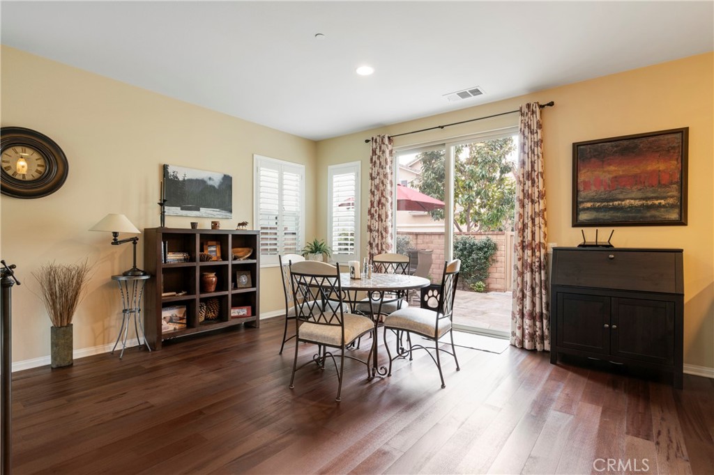 1312 N Hawthorne Way